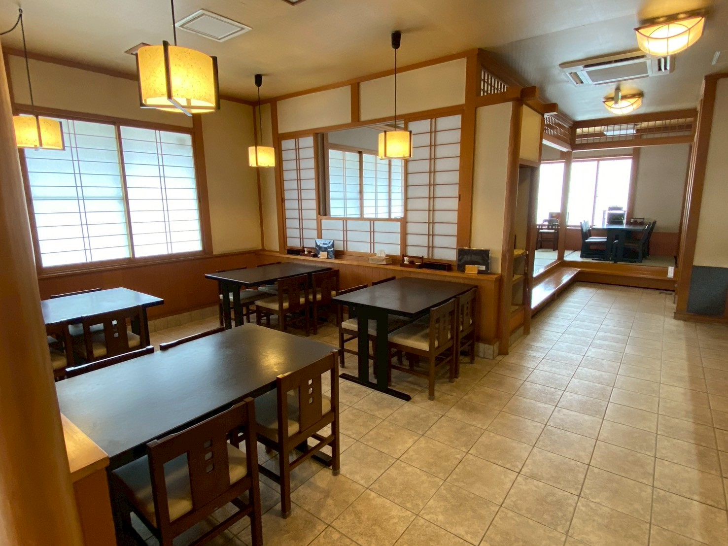 田丸屋 落ち着いた店内